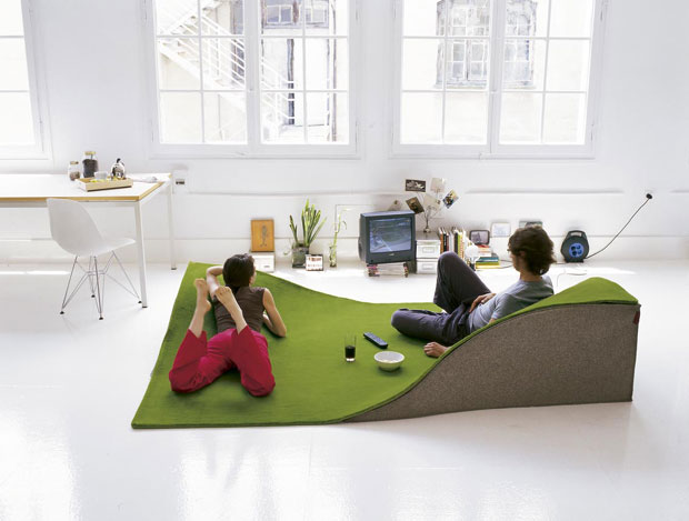 Летећи тепих насред собе